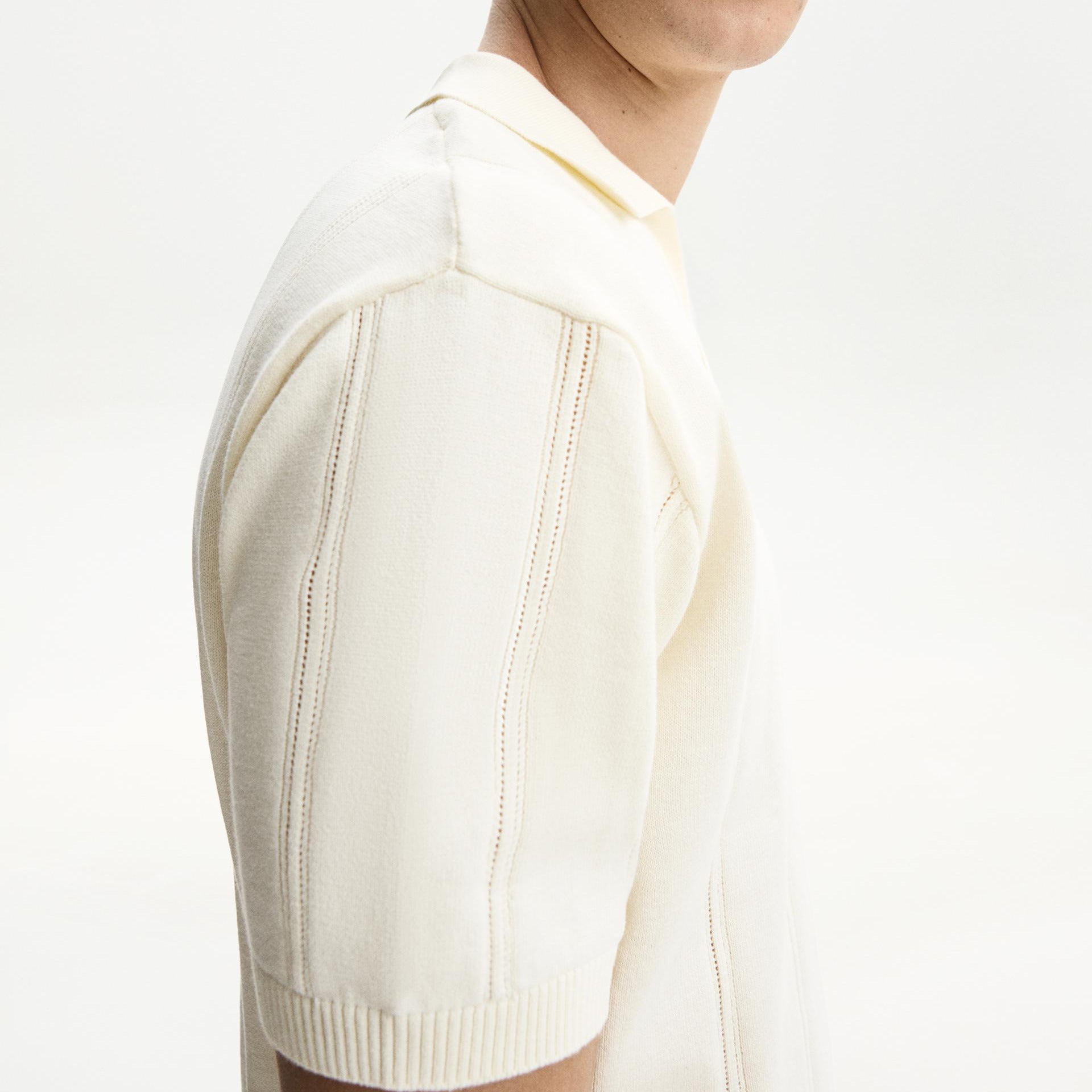 Textured short sleeve polo shirt